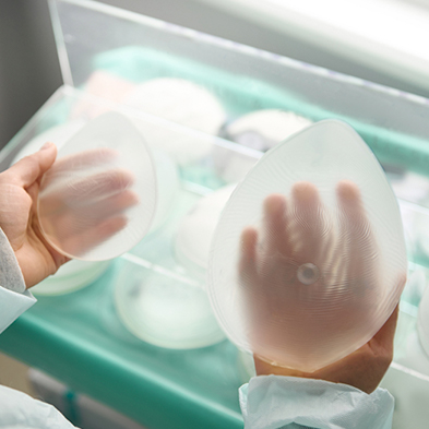 Cirurgia de implante mamário