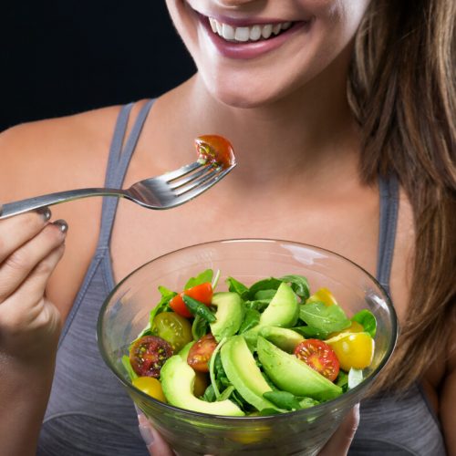Jovem com alimentação saudável