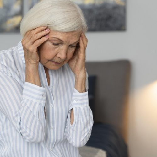 Dores crônicas em idosos: desafios e cuidados específicos